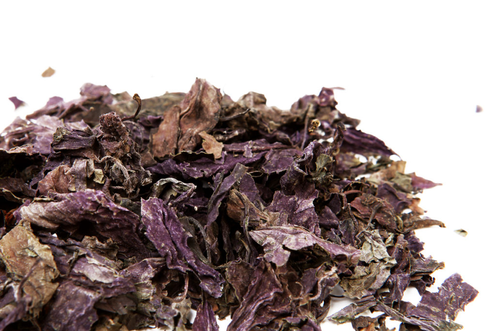 Žāvētas purpursarkanas bazilika lapas