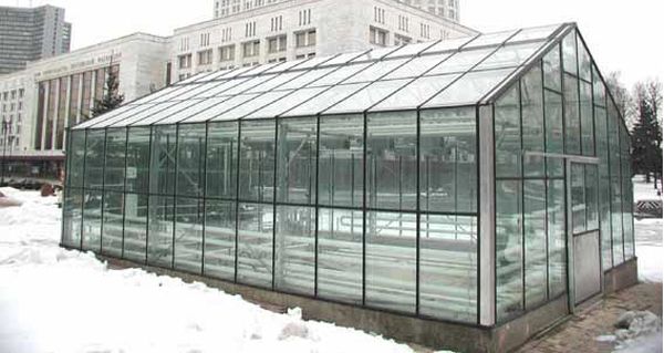 Alumīnija rāmis ir rūpīgi jāpārklāj ar stiklu Alumīnija rāmis ir rūpīgi jāpārklāj ar stiklu