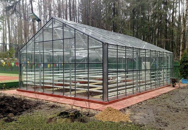 Stikla siltumnīcas joprojām ir populāras. Stikla siltumnīcas joprojām ir populāras.