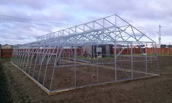 Siltumnīcas dizains saskaņā ar Mittlider Siltumnīcas dizains saskaņā ar Mittlider