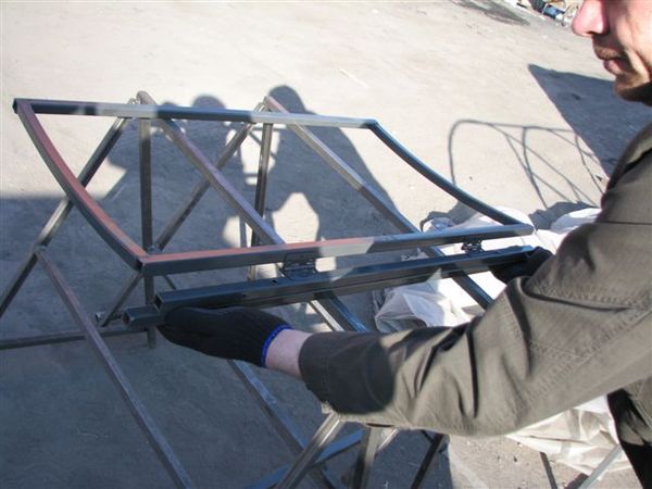 Logu var izgatavot un uzstādīt pats. Logu var izgatavot un uzstādīt pats.