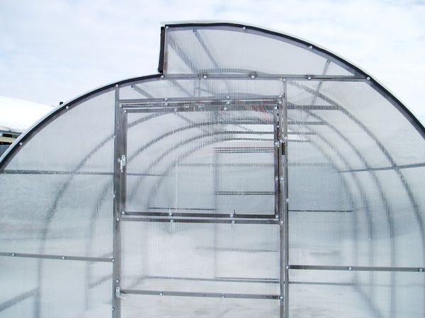 Mittlider siltumnīca ir populārs būvniecības veids. Mittlider siltumnīca ir populārs būvniecības veids.