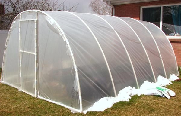 Siltumnīca, pārklāta ar plēvi Siltumnīca, pārklāta ar plēvi