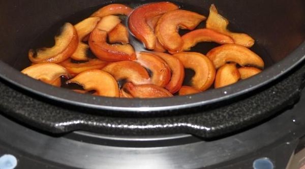 Cidoniju ievārījumu var pagatavot lēnajā plītī. Cidoniju ievārījumu var pagatavot lēnajā plītī.