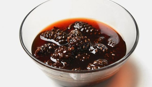 Priežu čiekuru ievārījums ar ciedru Priežu čiekuru ievārījums ar ciedru