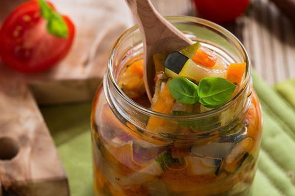 Marinēti cukini "Pirkstus laizāmie" Marinēti cukini "Pirkstus laizāmie"