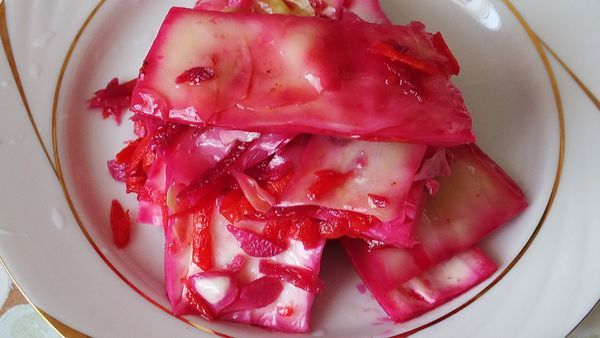 Pikanti marinētu kāpostu gabaliņi Pikanti marinētu kāpostu gabaliņi