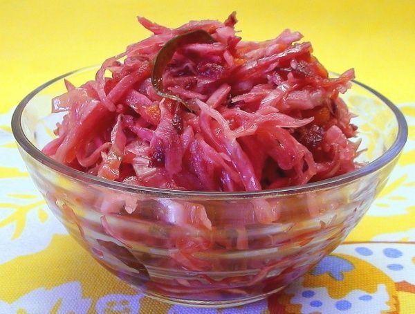 Ātri pagatavojami marinēti kāposti ar bietēm Ātri pagatavojami marinēti kāposti ar bietēm