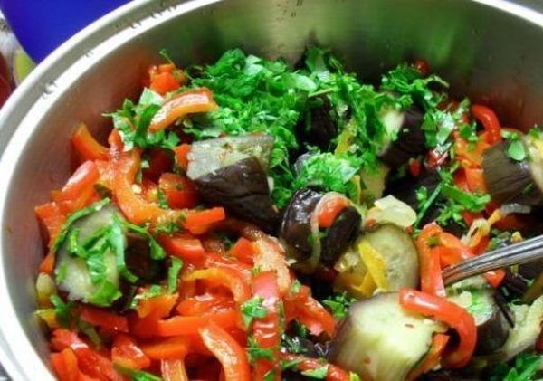 Gruzīnu baklažānu uzkoda Gruzīnu baklažānu uzkoda