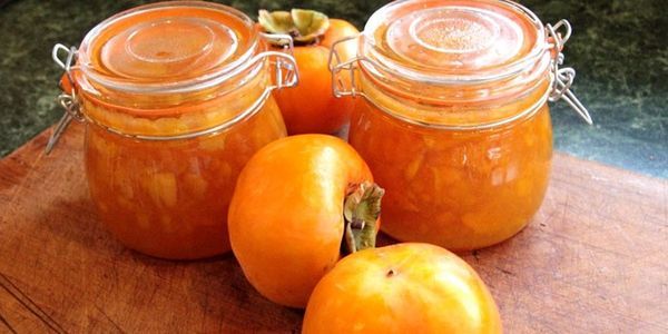 Eksotisks hurma ievārījums Eksotisks hurma ievārījums