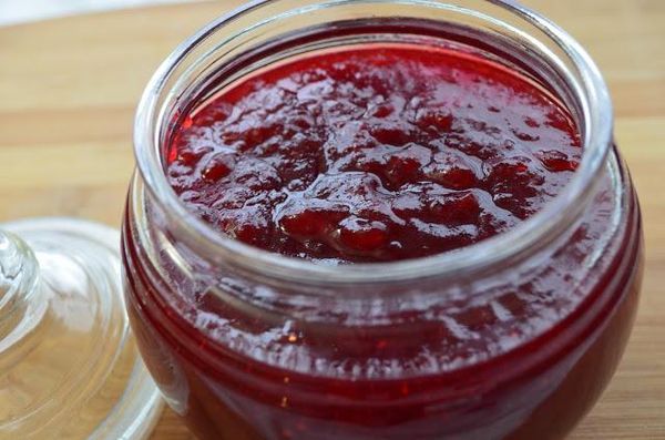 Dzērveņu un ābolu ievārījums Dzērveņu un ābolu ievārījums