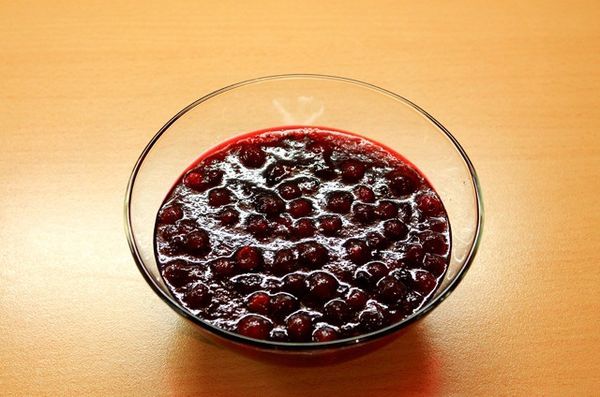 Dzērveņu ievārījumu var pagatavot bez vārīšanas. Dzērveņu ievārījumu var pagatavot bez vārīšanas.