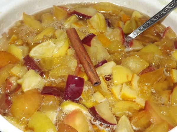 Ābolu ievārījums ar kanēli lēnajā plītī Ābolu ievārījums ar kanēli lēnajā plītī