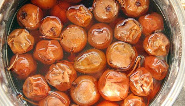 Karamelizēts ievārījums no veseliem bumbieriem Karamelizēts ievārījums no veseliem bumbieriem