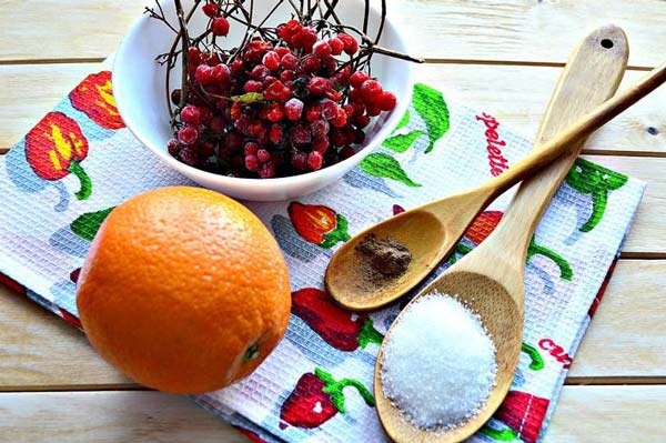 Sastāvdaļas neapstrādāta viburnum ievārījuma pagatavošanai ar apelsīniem Sastāvdaļas neapstrādāta viburnum ievārījuma pagatavošanai ar apelsīniem