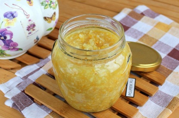 Veselīgs ievārījums, kas pagatavots no rīvēta citrona Veselīgs ievārījums, kas pagatavots no rīvēta citrona