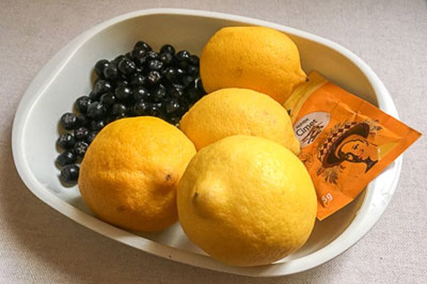 Sastāvdaļas bezvārītas aroniju ievārījuma ar citronu Sastāvdaļas bezvārītas aroniju ievārījuma ar citronu