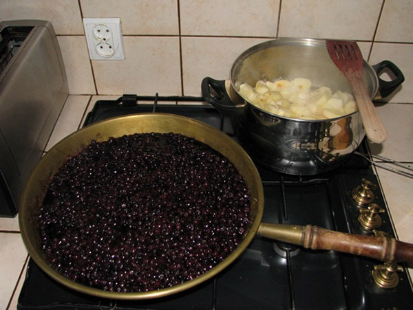 Klasiskais aroniju ievārījums Klasiskais aroniju ievārījums