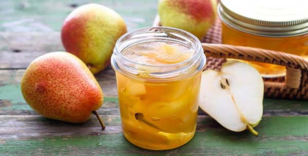 Caurspīdīgs ievārījums no bumbieru šķēlītēm Caurspīdīgs ievārījums no bumbieru šķēlītēm