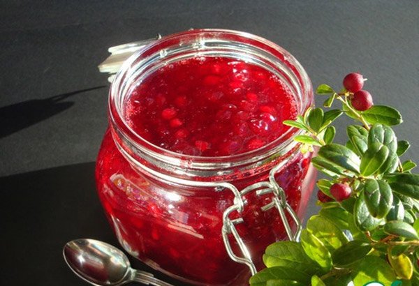 Brūkleņu ievārījums "Piecas minūtes" saglabā visas labvēlīgās sastāvdaļas Brūkleņu ievārījums "Piecas minūtes" saglabā visas labvēlīgās sastāvdaļas