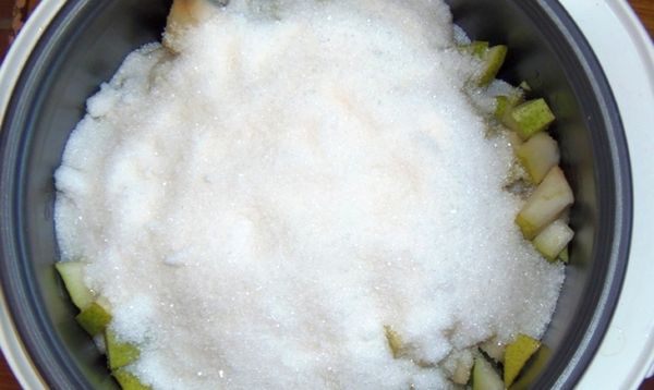 Bumbieru ievārījumu var pagatavot lēnajā plītī. Bumbieru ievārījumu var pagatavot lēnajā plītī.