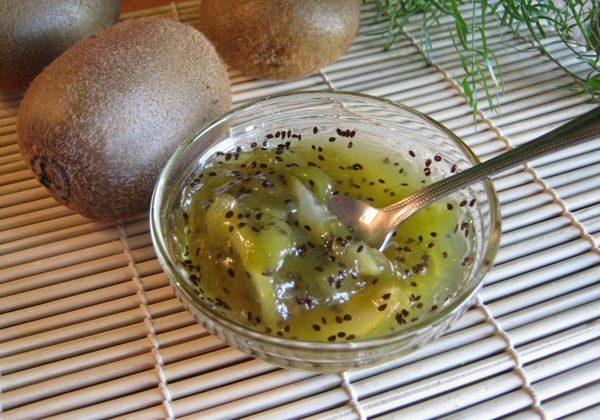 Kivi deserts ar želatīnu Kivi deserts ar želatīnu