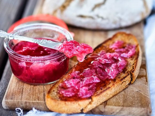 Rožu ziedlapu ievārījums, pagatavots lēnajā plītī Rožu ziedlapu ievārījums, pagatavots lēnajā plītī