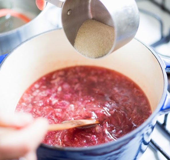 Pektīna pievienošana sīrupa sabiezināšanai Pektīna pievienošana sīrupa sabiezināšanai