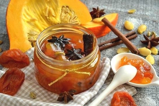 Zázvorový džem so škoricou, sušenými marhuľami a tekvicou
