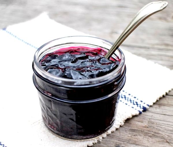 Upeņu ievārījums sīrupā Upeņu ievārījums sīrupā